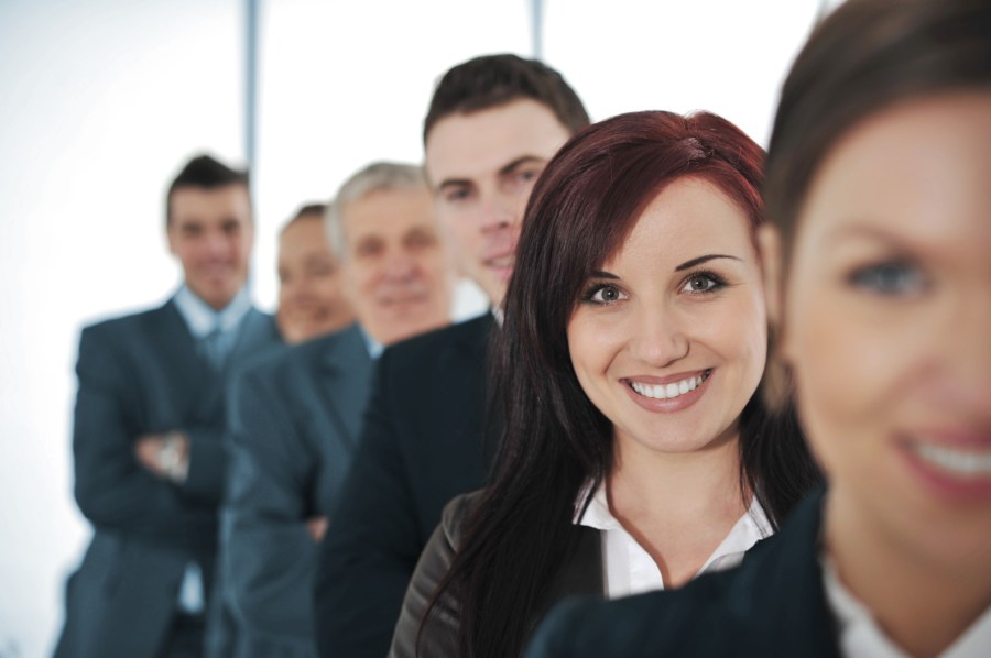 Kozzi-happy-business-people-standing-together